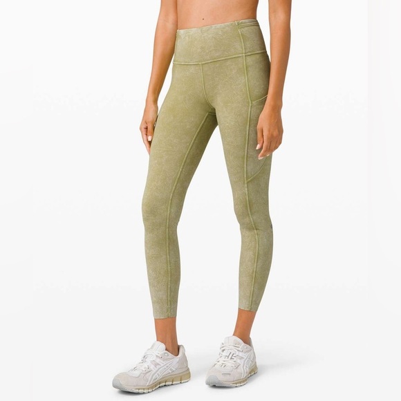 Lululemon Fast and Free High Rise Tight 25" *Ice Dye
Size 6 - Picture 1 of 16